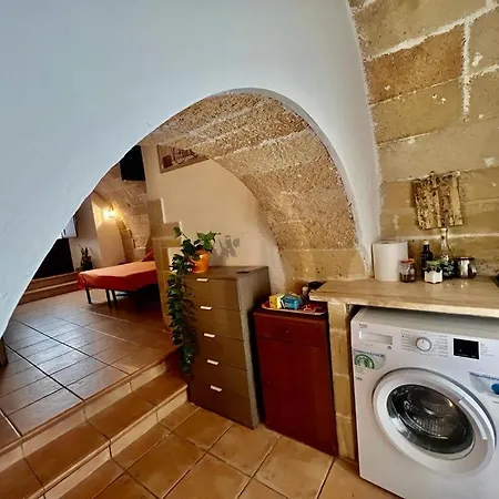 The Barrel, Lovely One Bedroom In דירה